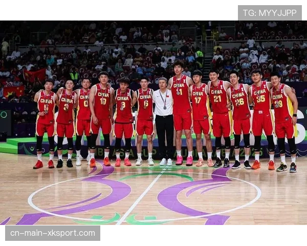 中国男篮启程日本参加世预赛，14人阵容实力引担忧