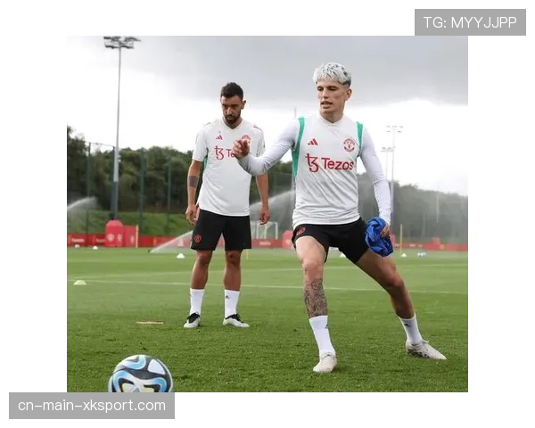 拜仁慕尼黑官方宣布，与19岁青训中场保罗-万纳签下首份职业合同